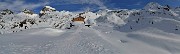 61 Vista panoramica verso il Rif. Calvi (2006 m) e la cerchia dei monti della sua splendida conca carica di neve